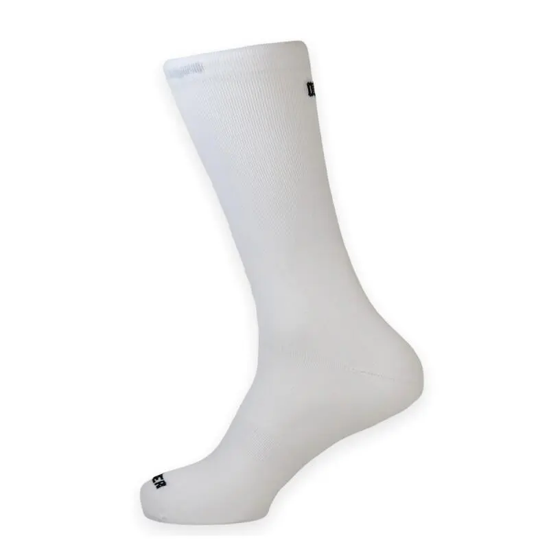 Calcetines Unisex Lisos Altos Mooquer Classy Evo Blanco Bordados En España 1 Calcetines Unisex Lisos Altos Mooquer Classy Evo Blanco Bordados En España